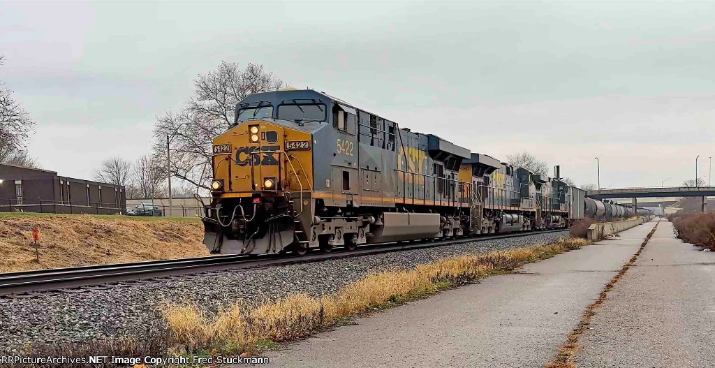 CSX 5422 leads the loads as B769.